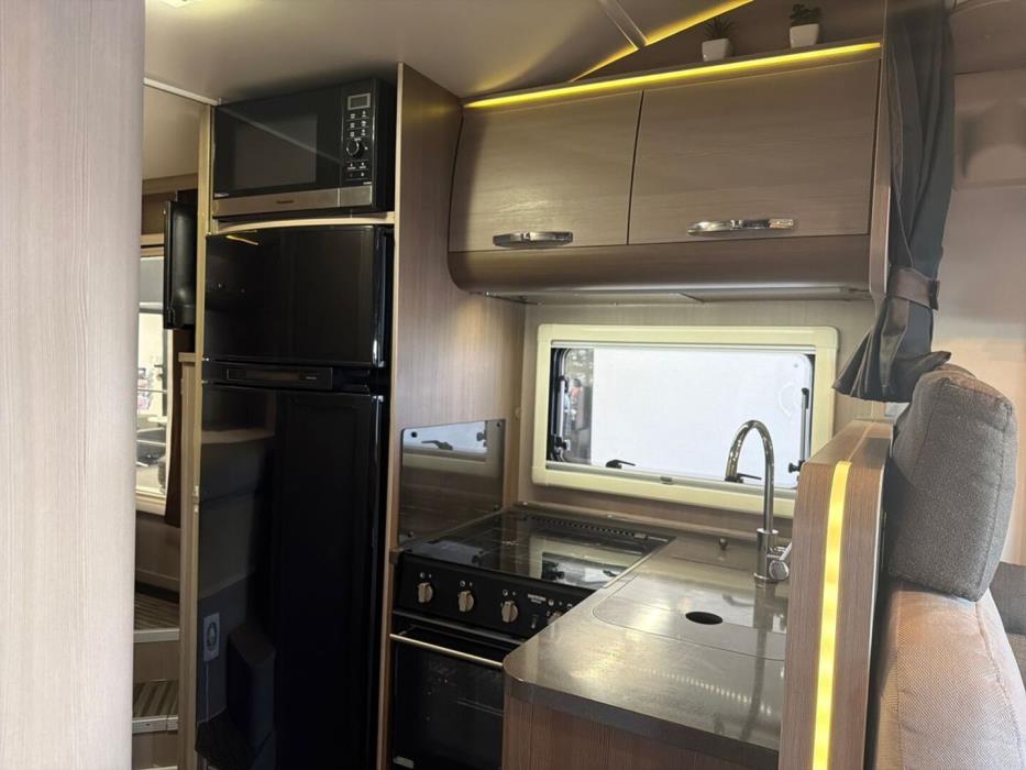 ADRIA MATRIX SUPREME M 667 SPS ALDE 2014