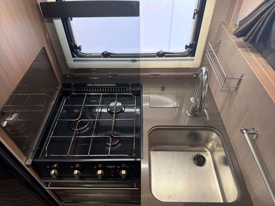 ADRIA MATRIX SUPREME M 667 SPS ALDE 2014