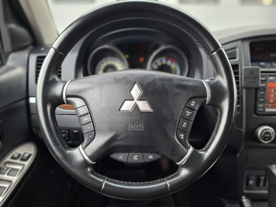 MITSUBISHI Pajero 2010