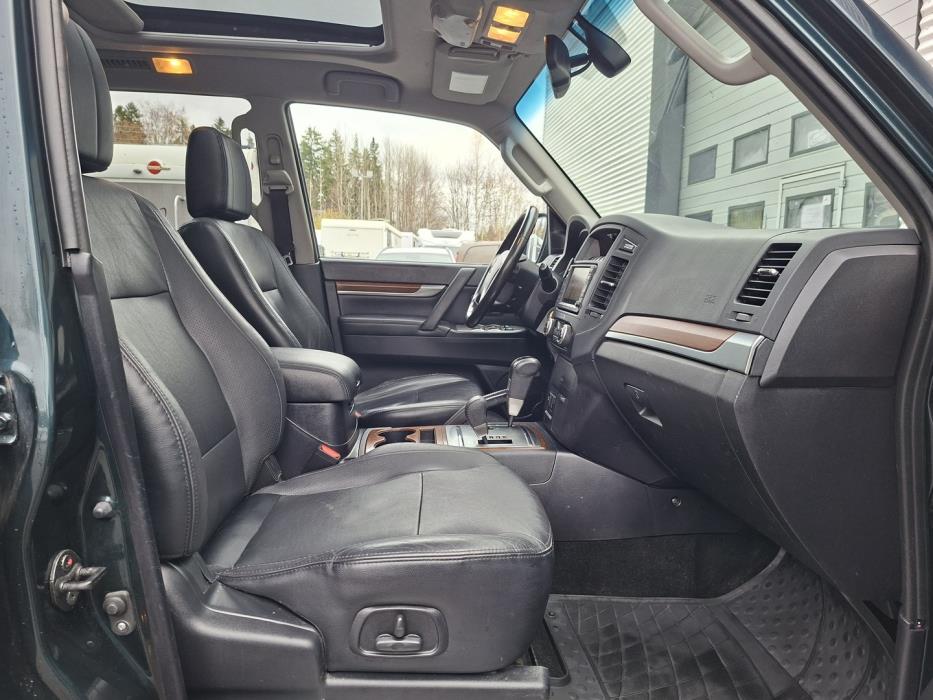 MITSUBISHI Pajero 2010