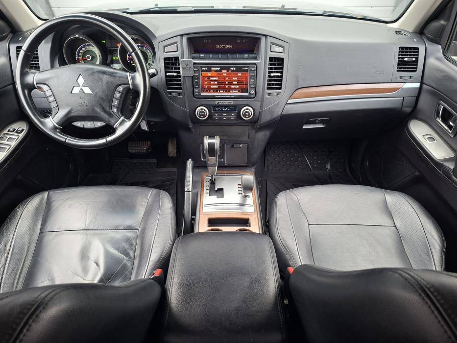 MITSUBISHI Pajero 2010