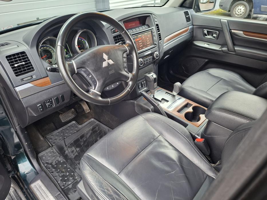 MITSUBISHI Pajero 2010