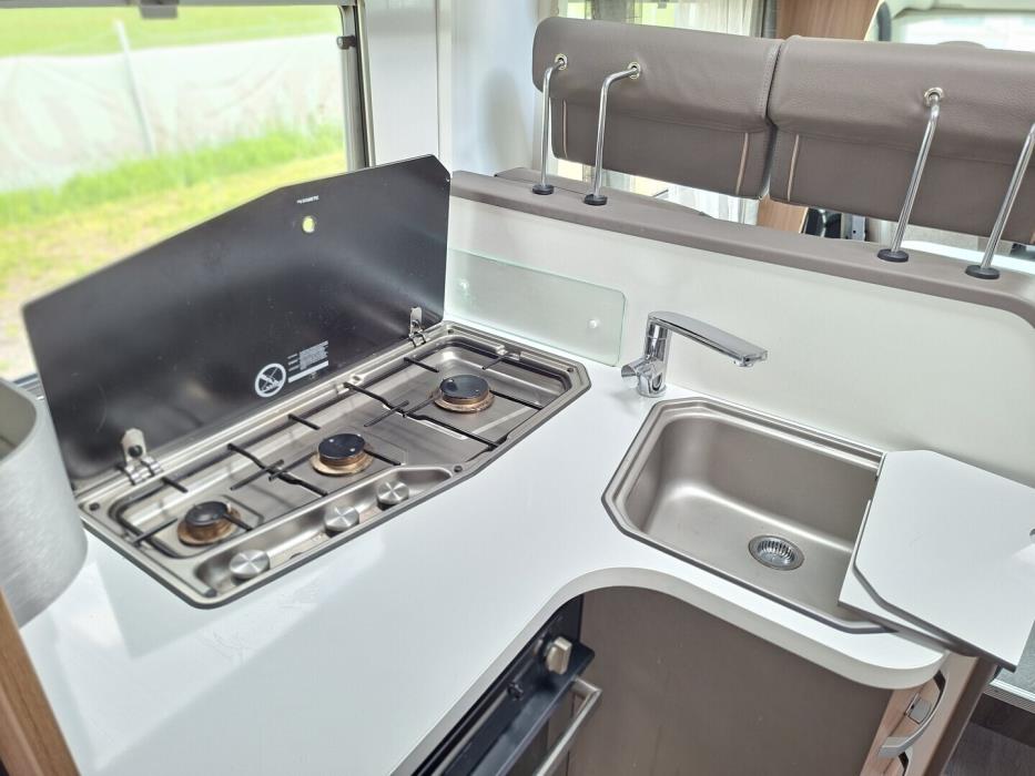 ADRIA Matrix Supreme 670 SLT 2019