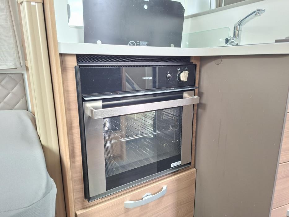 ADRIA Matrix Supreme 670 SLT 2019