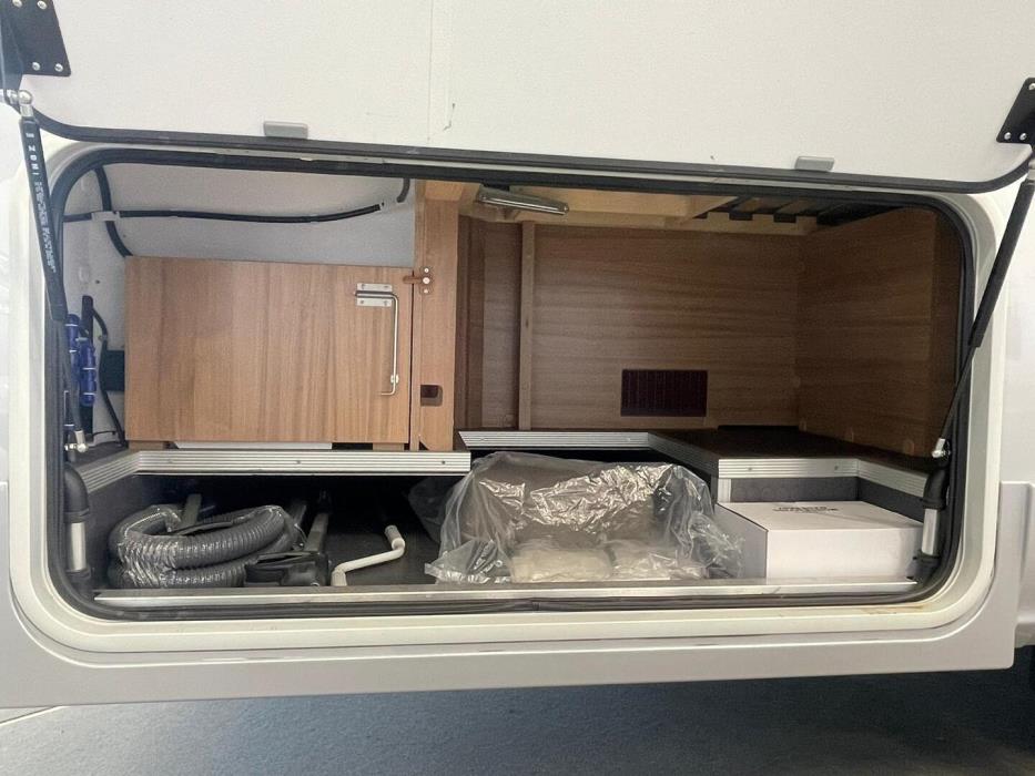 ADRIA Matrix Supreme 670 SLT 2019