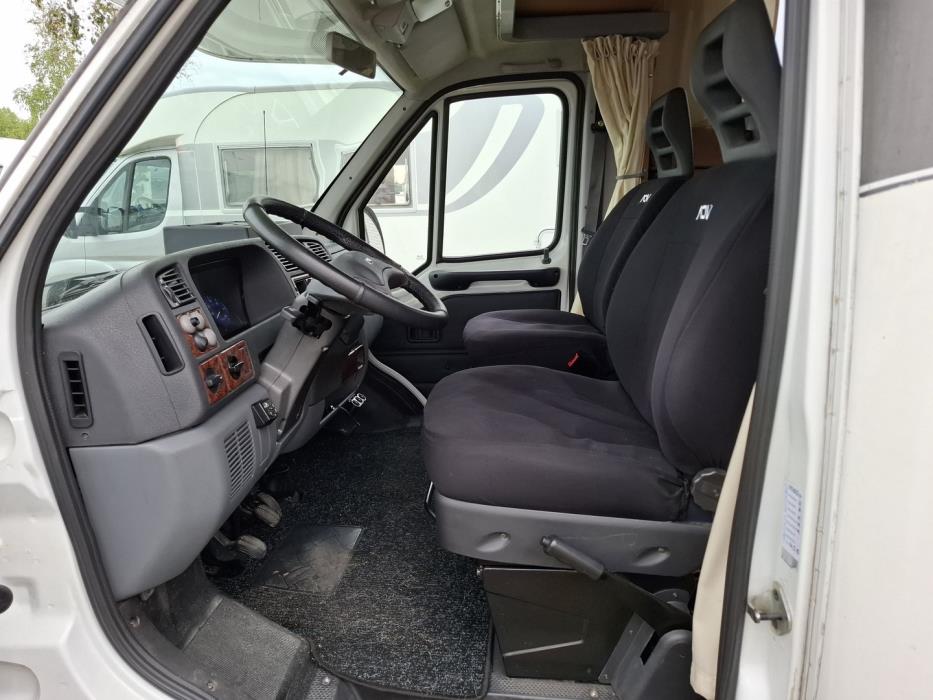 DETHLEFFS Globetrotter Premium Class A 230 2001