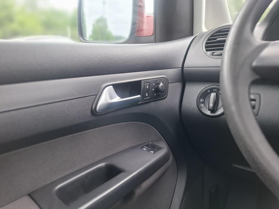 VOLKSWAGEN Caddy 2011