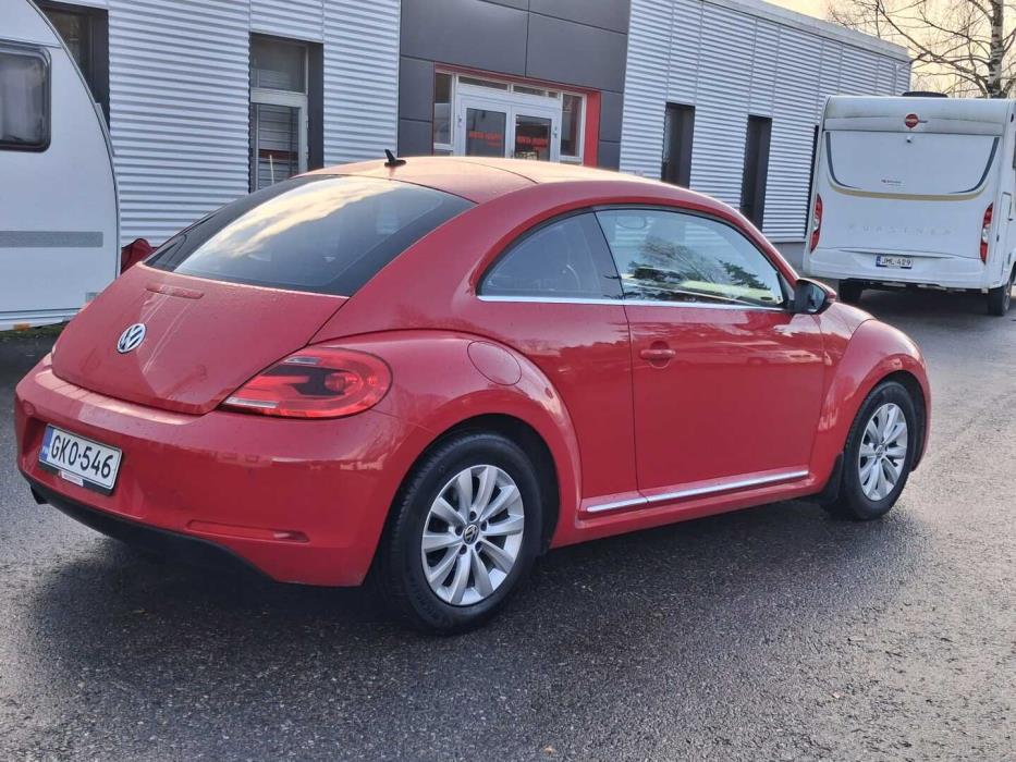VOLKSWAGEN Beetle 2012