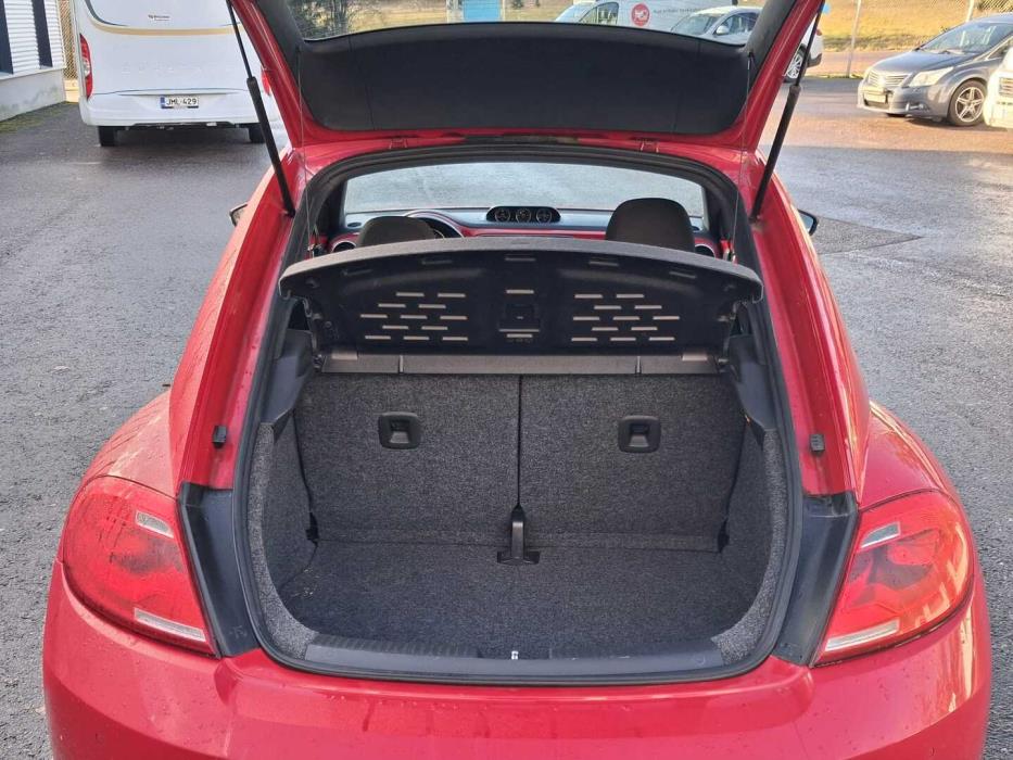 VOLKSWAGEN Beetle 2012