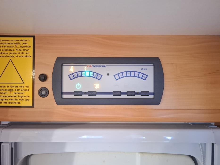 ADRIA Coral Plus 670 SL 2010