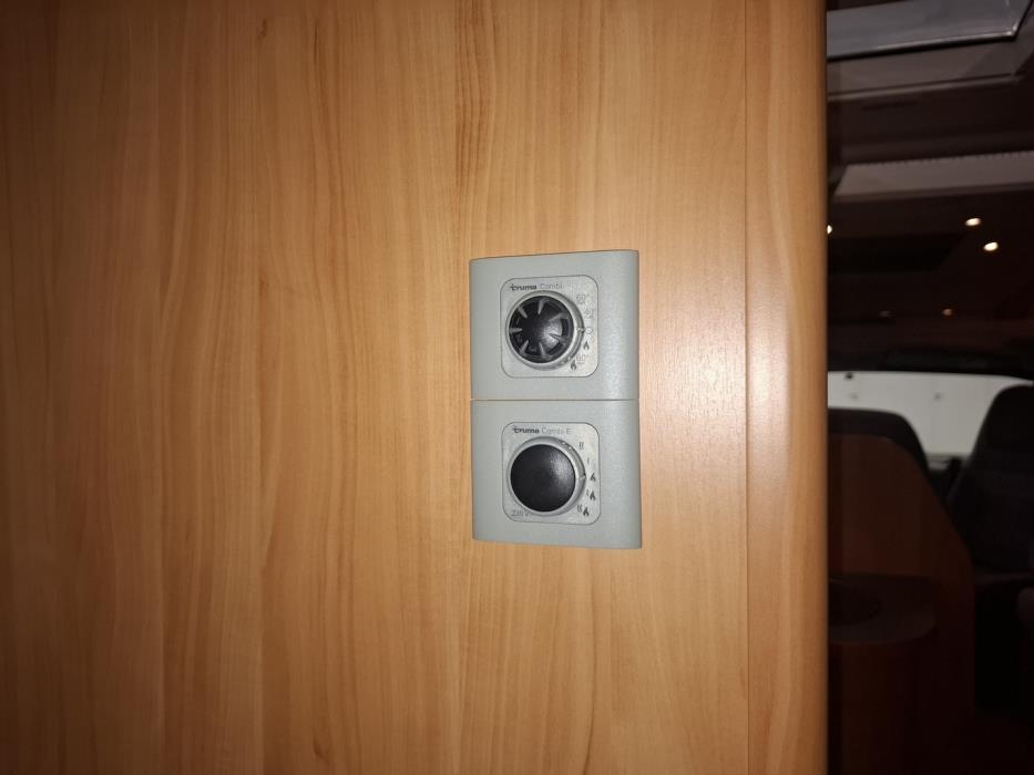 ADRIA Coral Plus 670 SL 2010