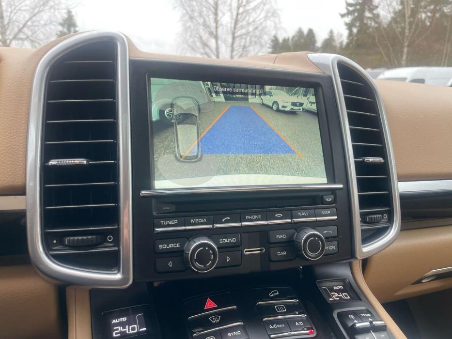 PORSCHE Cayenne 2016