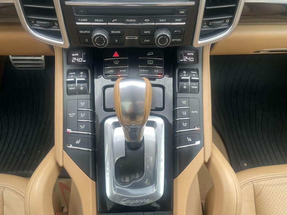 PORSCHE Cayenne 2016