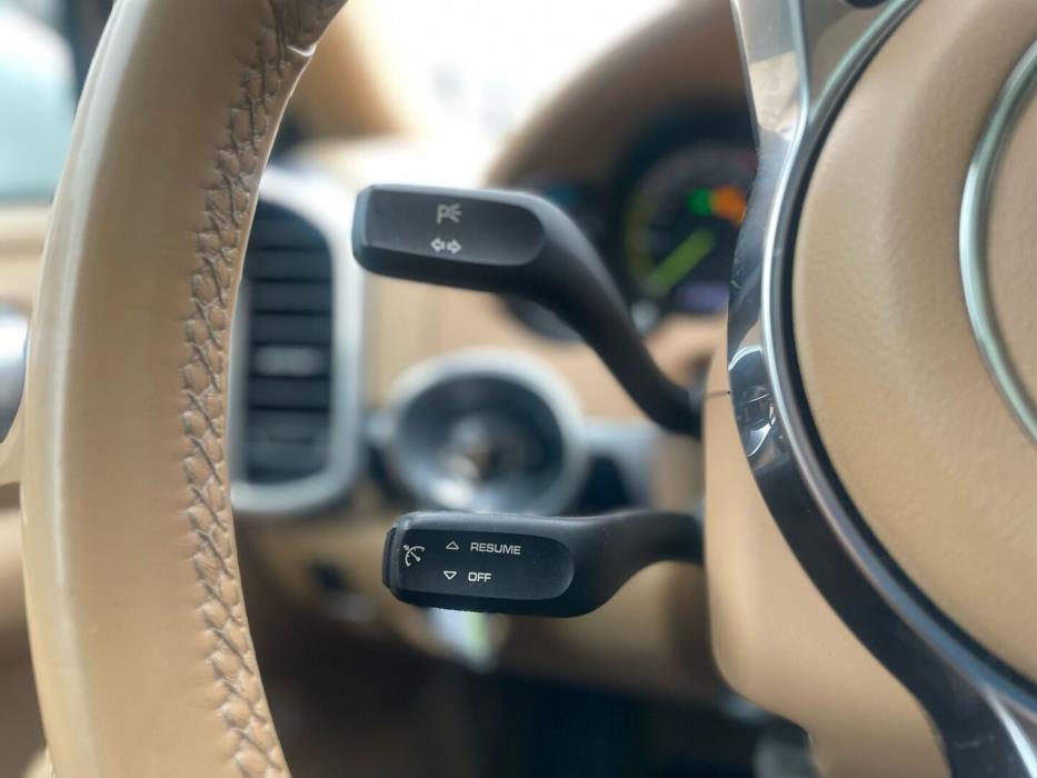 PORSCHE Cayenne 2016