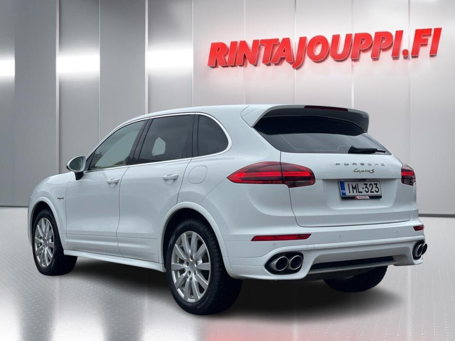 PORSCHE Cayenne 2016