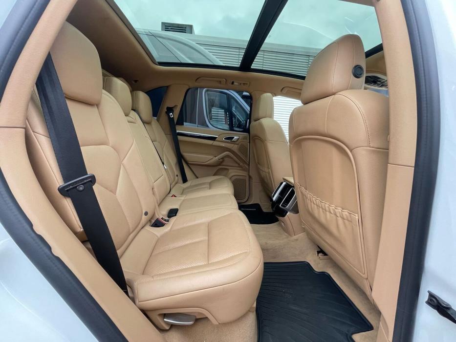 PORSCHE Cayenne 2016