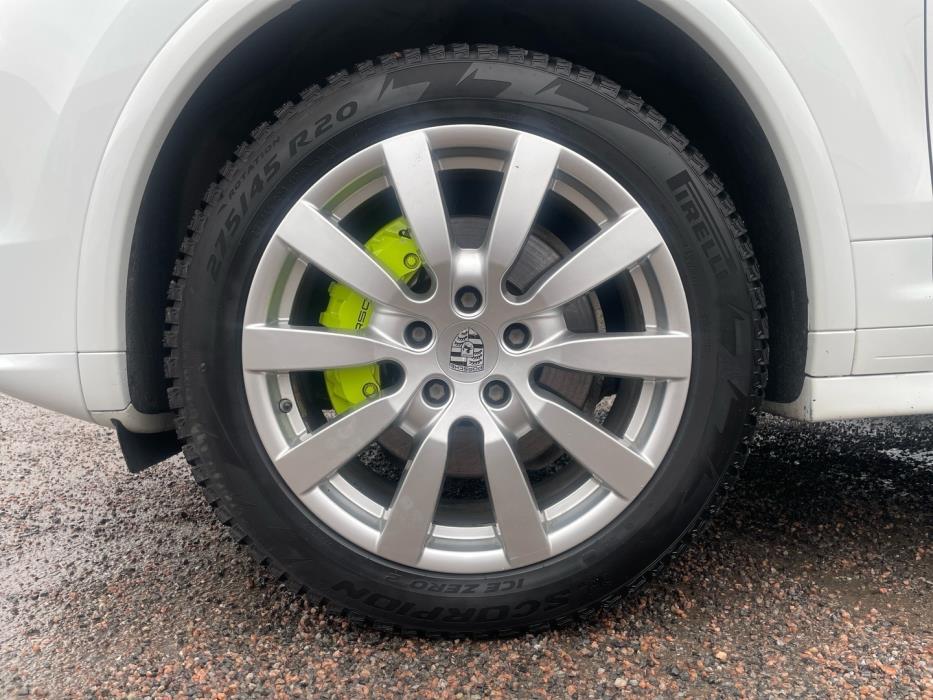 PORSCHE Cayenne 2016