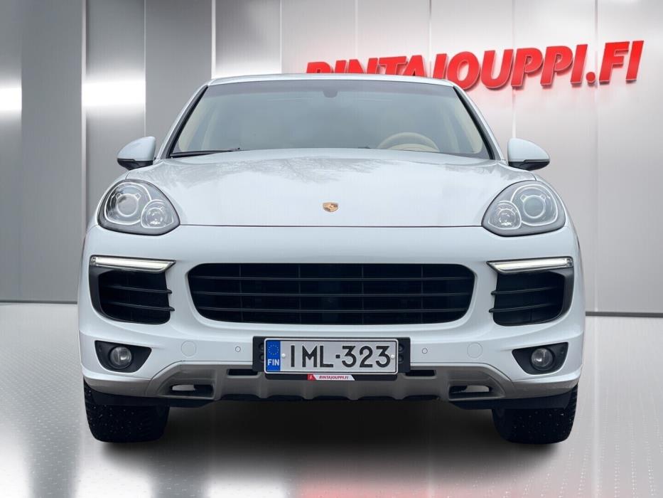 PORSCHE Cayenne 2016