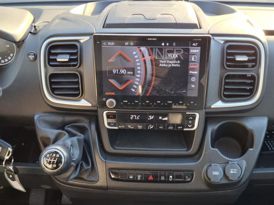 SUNLIGHT Cliff VAN 600 2022