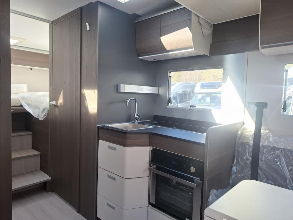 ADRIA MATRIX SUPREME 670 DL 2026