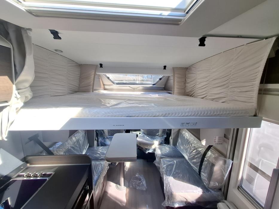 ADRIA MATRIX SUPREME 670 DL 2026