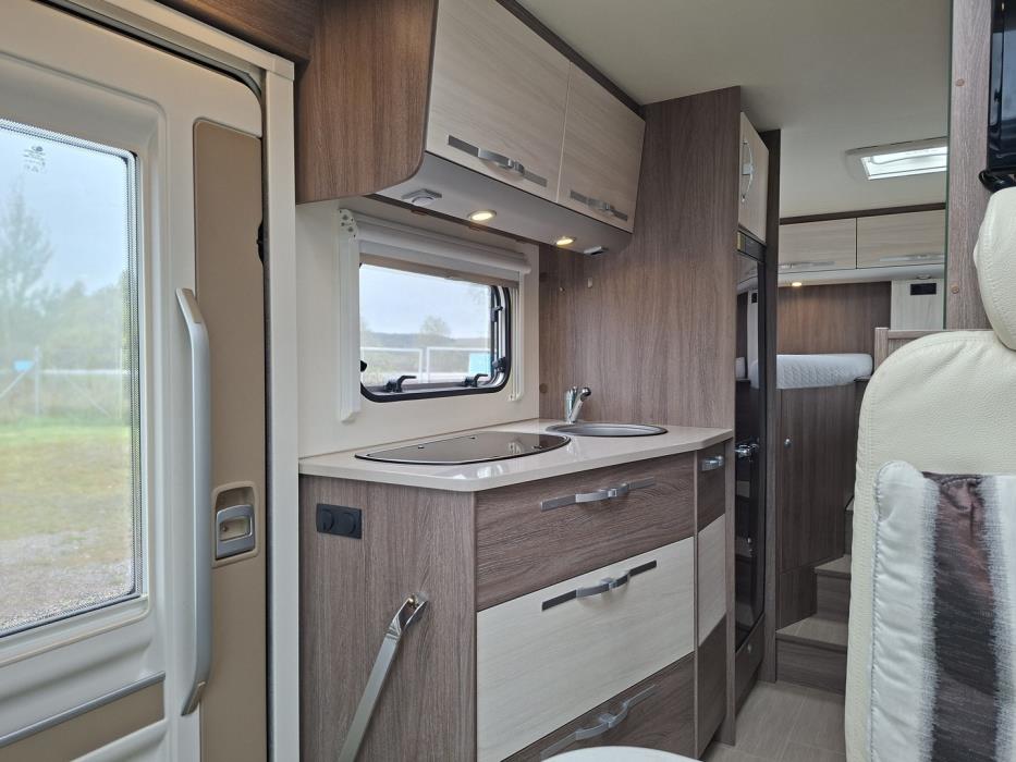 BÜRSTNER Nexxo Time T 690 G 2016