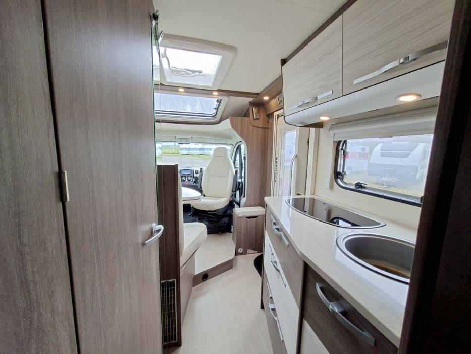 BÜRSTNER Nexxo Time T 690 G 2016