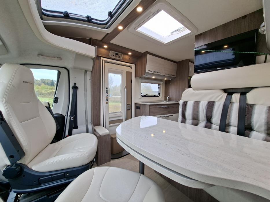 BÜRSTNER Nexxo Time T 690 G 2016