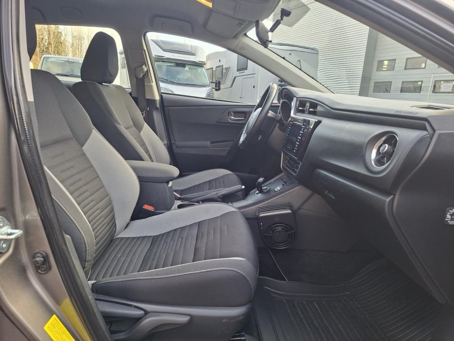 TOYOTA Auris 2017