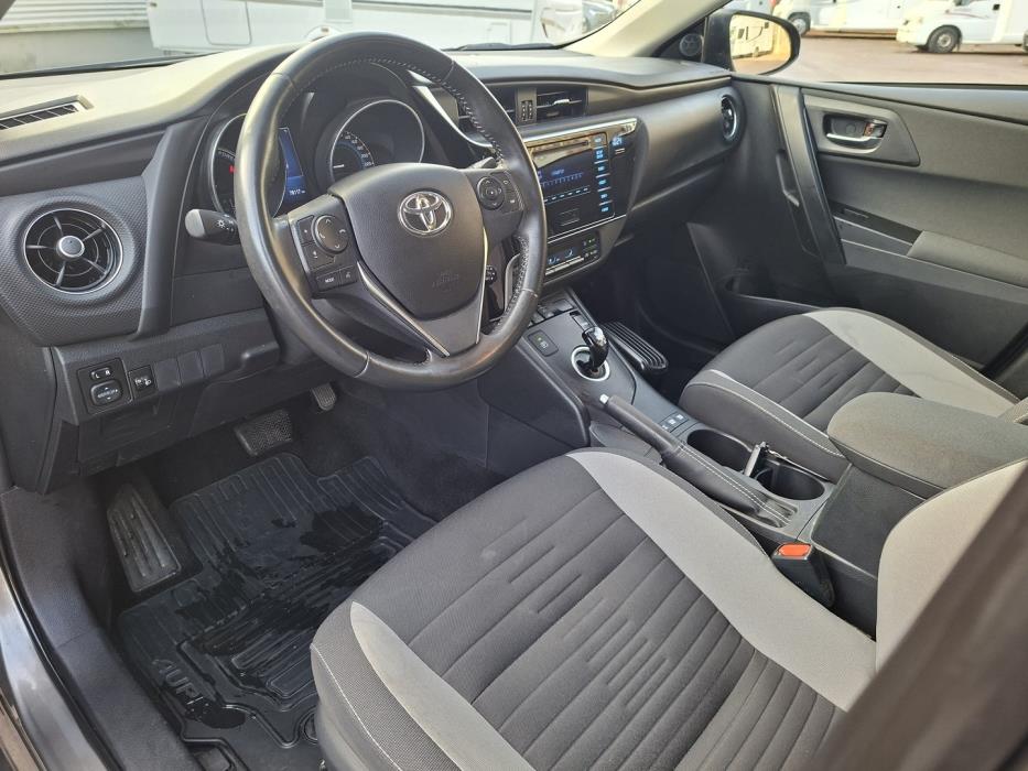 TOYOTA Auris 2017