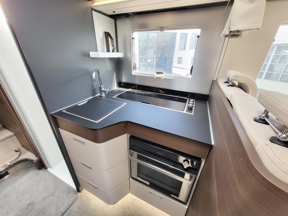 ADRIA MATRIX SUPREME 670 SL 2024