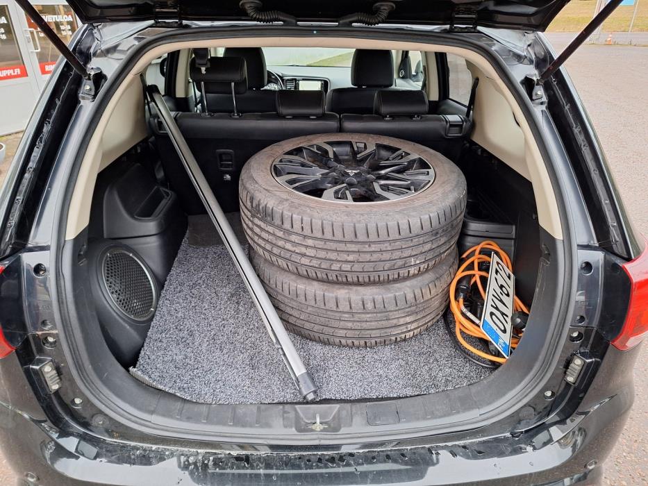 MITSUBISHI Outlander PHEV 2016