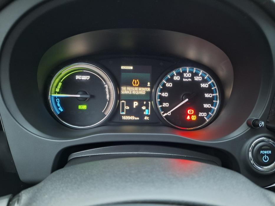 MITSUBISHI Outlander PHEV 2016