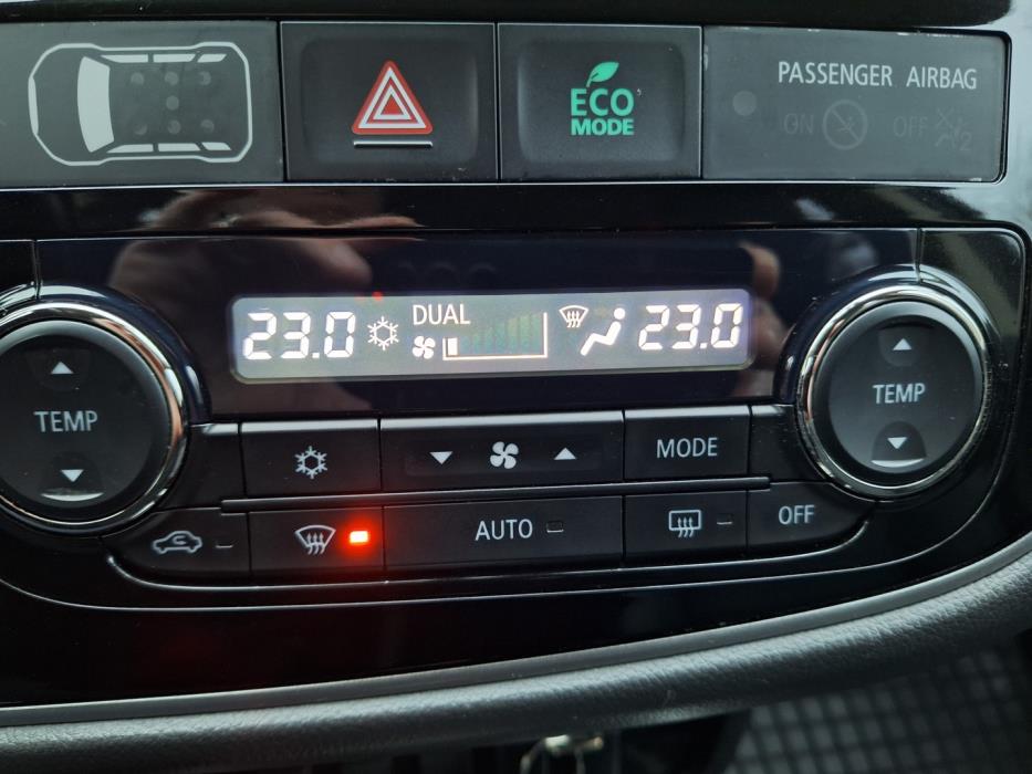 MITSUBISHI Outlander PHEV 2016