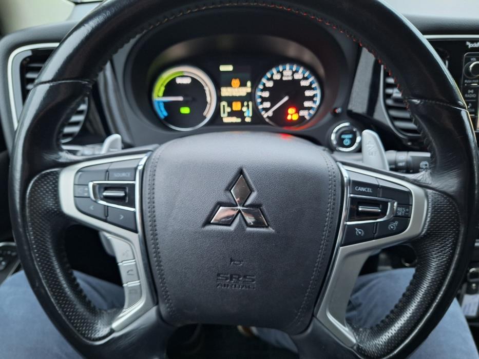 MITSUBISHI Outlander PHEV 2016