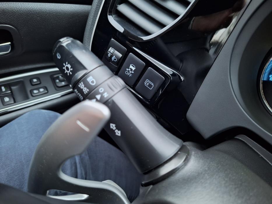 MITSUBISHI Outlander PHEV 2016