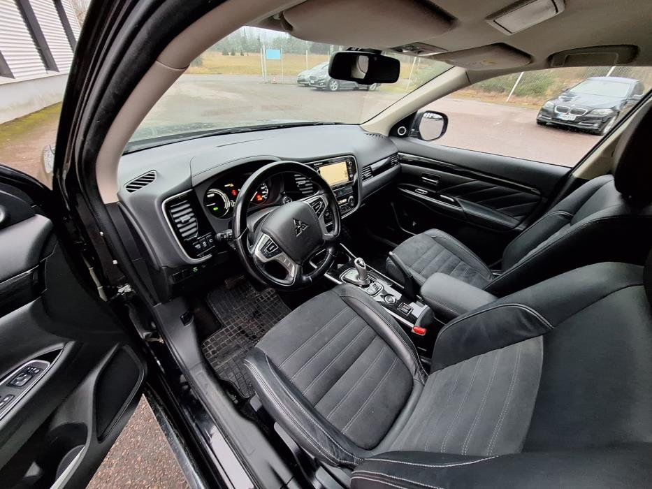 MITSUBISHI Outlander PHEV 2016