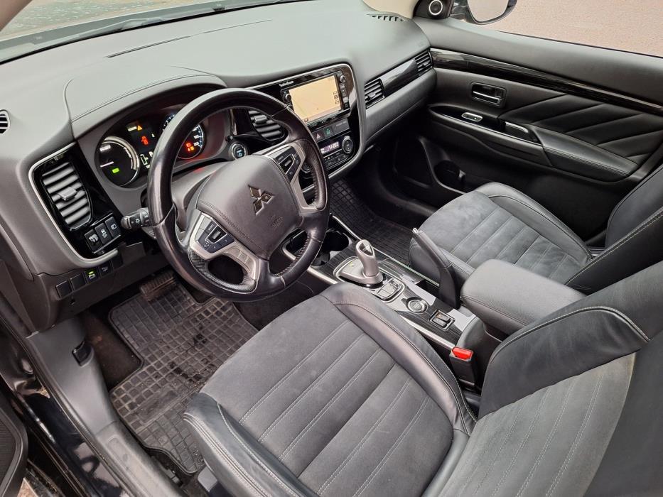 MITSUBISHI Outlander PHEV 2016