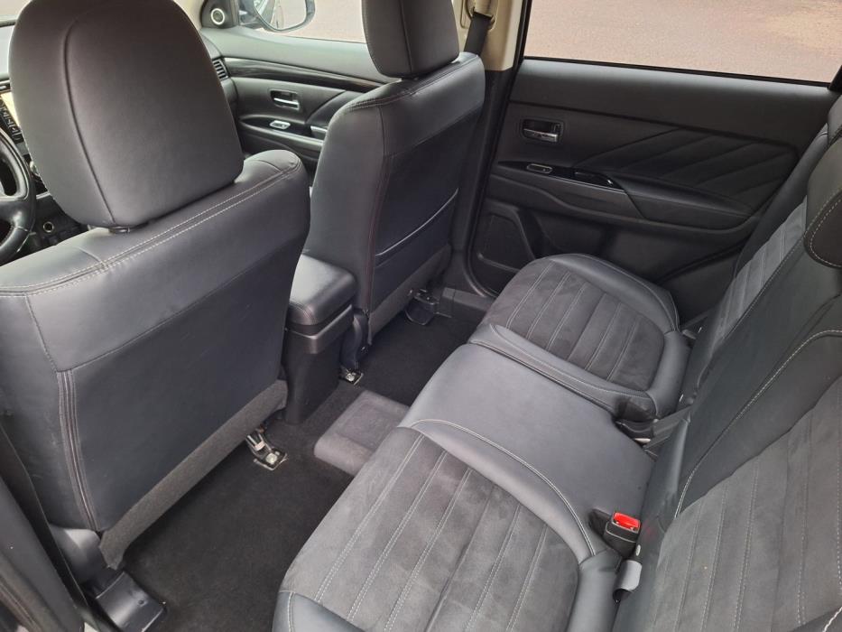 MITSUBISHI Outlander PHEV 2016