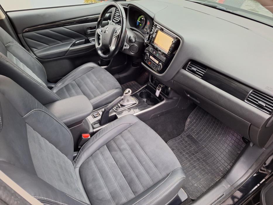 MITSUBISHI Outlander PHEV 2016