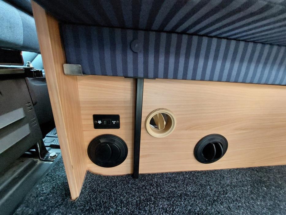 BÜRSTNER Solano T 605 2006