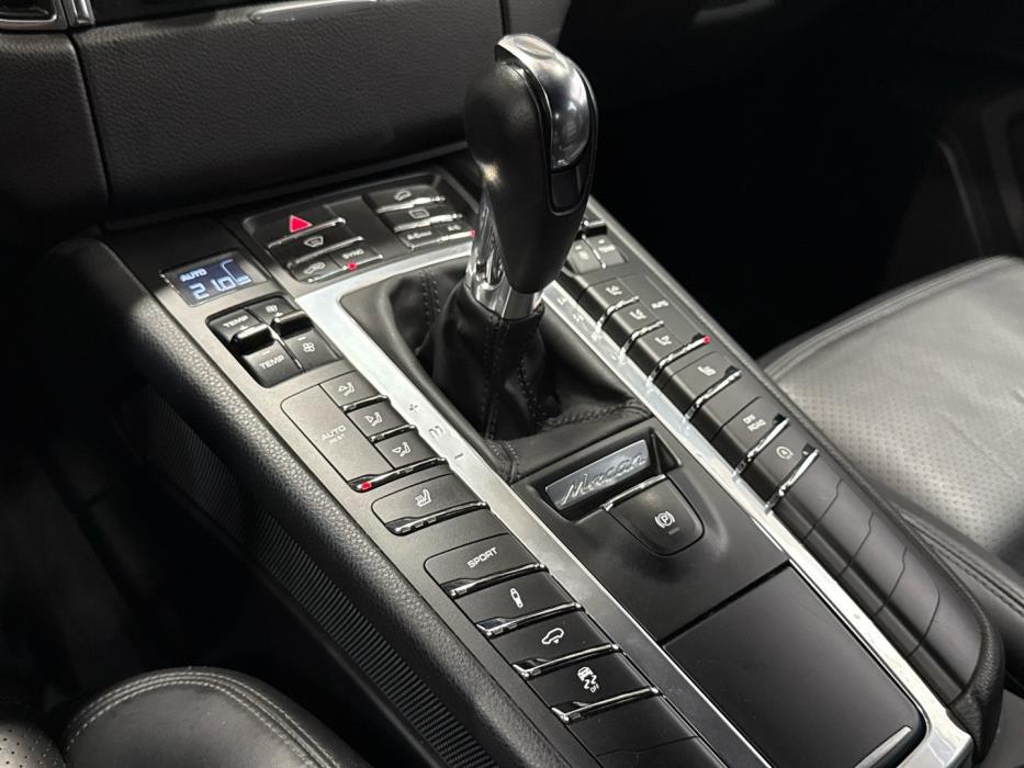 PORSCHE Macan 2015