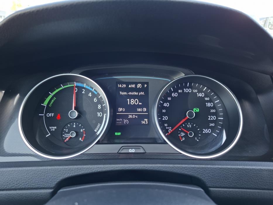 VOLKSWAGEN Golf 2016
