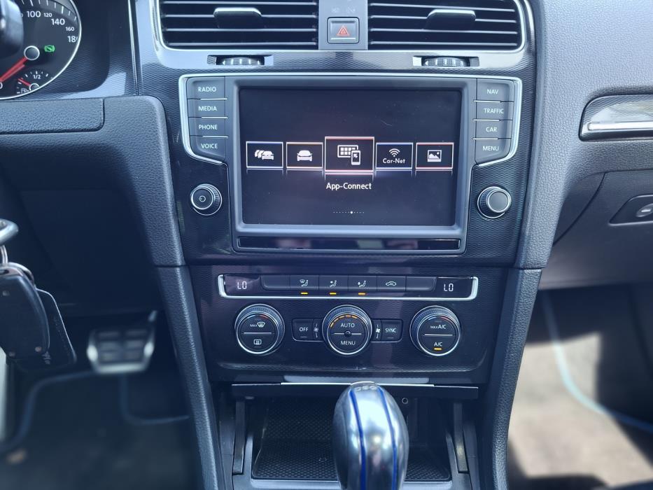VOLKSWAGEN Golf 2016
