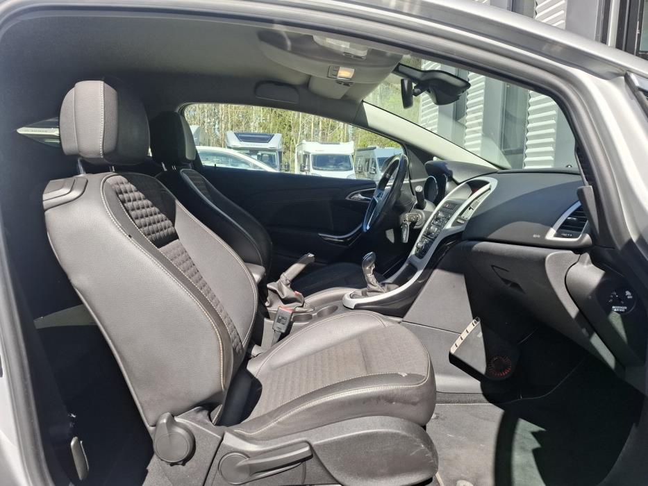 OPEL Astra 2012