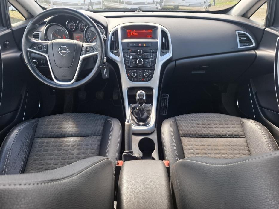 OPEL Astra 2012