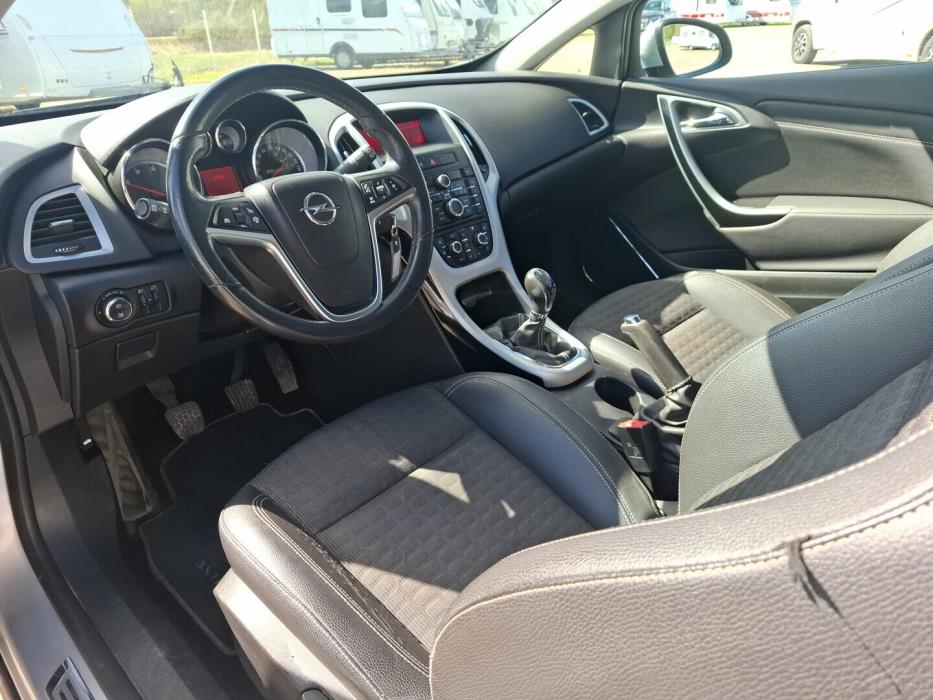 OPEL Astra 2012