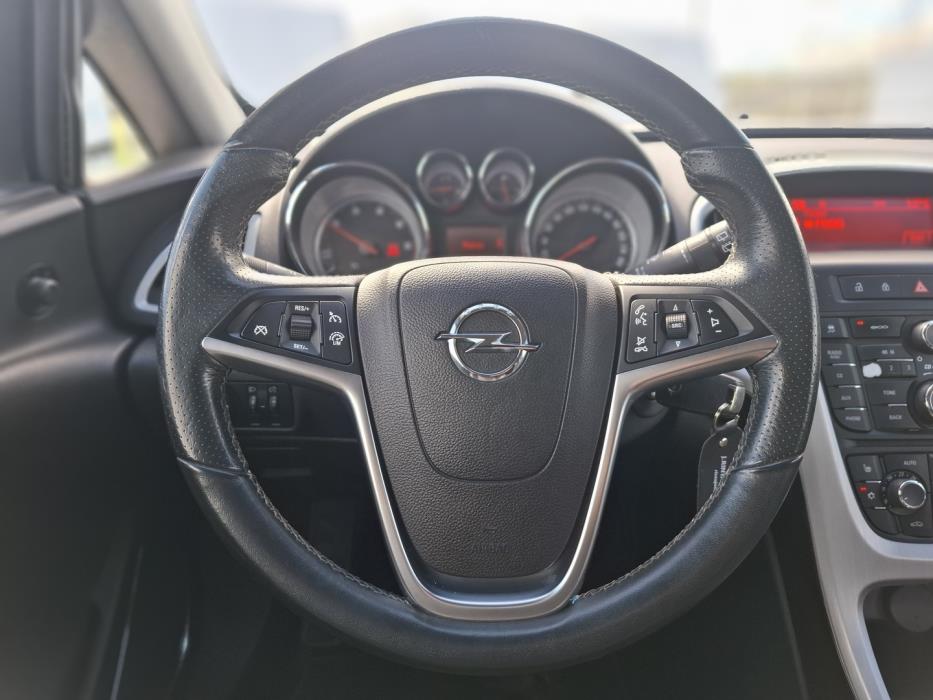 OPEL Astra 2012