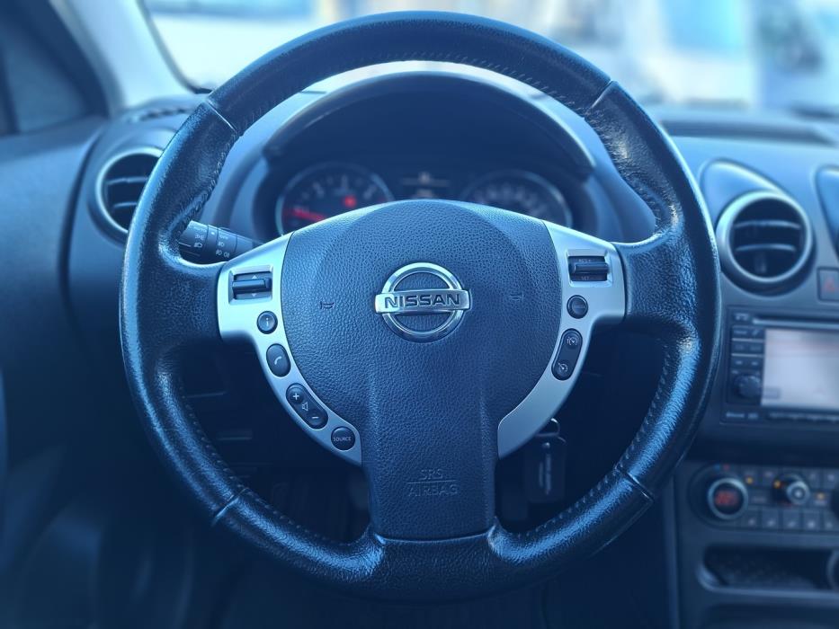 NISSAN Qashqai 2012