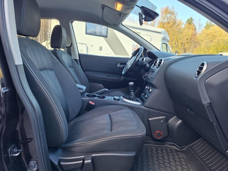NISSAN Qashqai 2012